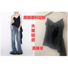 批发ourhour 串珠<b class='q'>透明</b><b class='q'>肩带</b> 黑色V领荷叶边斜下摆背心 女夏设计感吊带