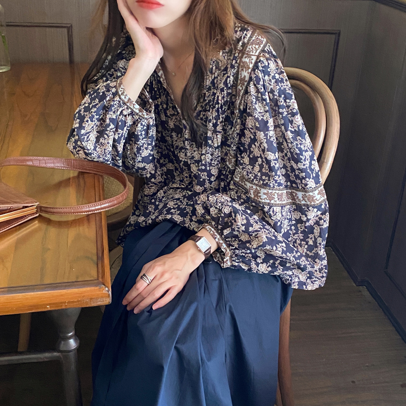 夏季新款復古民族風度假V領碎花襯衫女寬鬆慵懶上衣
