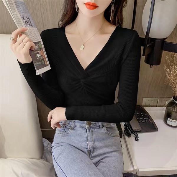 設計感V領小心機上衣針織衫女性感修身長袖內搭薄毛衣打底衫