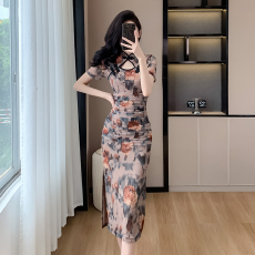 批发2026年改良<b class='q'>旗袍</b>女气质高端显瘦遮肉小众独特裙子高级感连衣裙