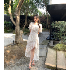 批发实拍~大码女装法式纯欲碎花<b class='q'>连衣裙</b>设计感小众不规则荷叶边<b class='q'>长裙</b>