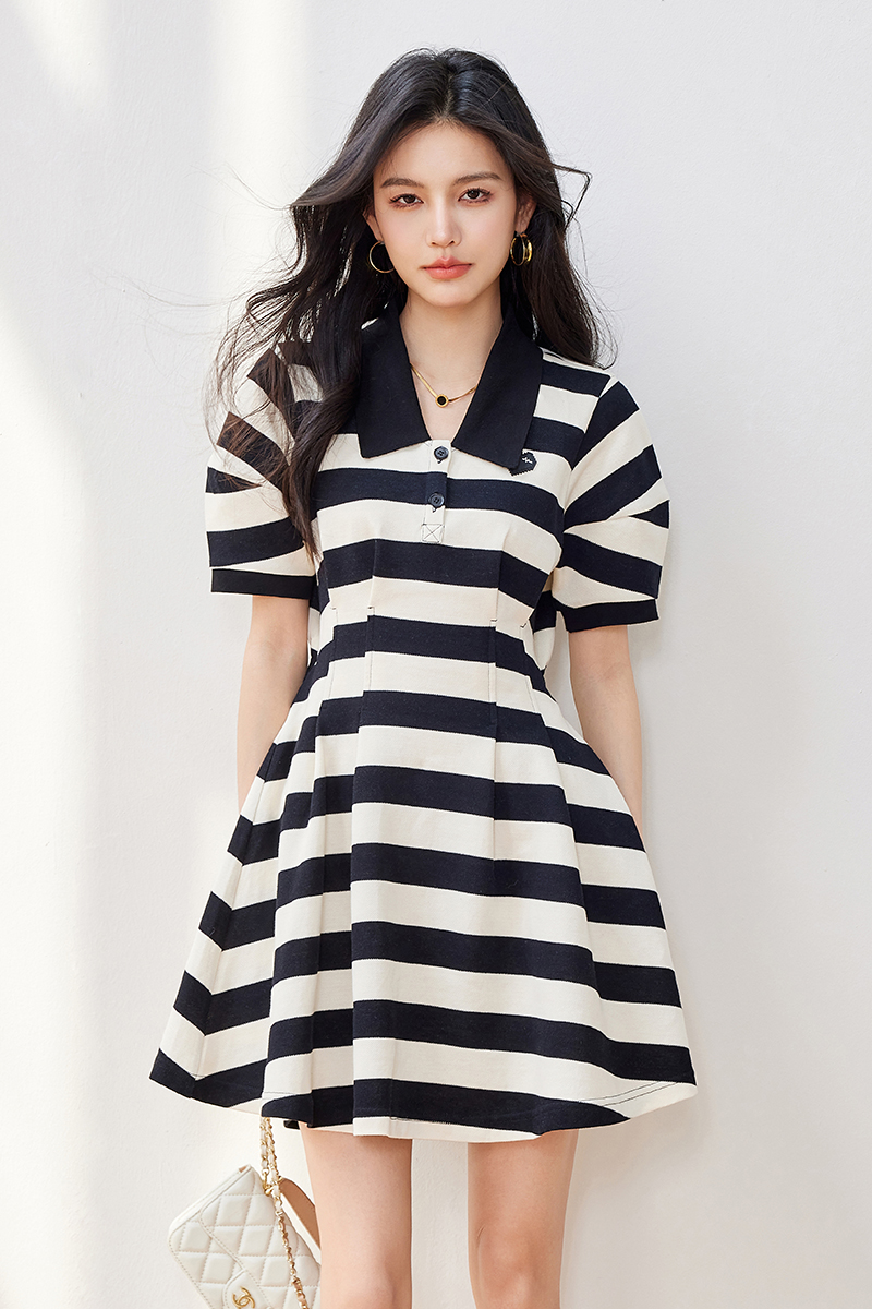 실사 있음 2026 여름 새로운 스트라이프 배색 허리 수축 홀로우 아웃 POLO 칼라 디자인 센스 드레스