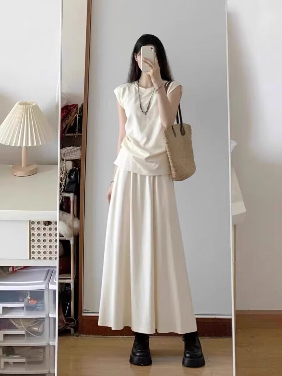 2024 summer clothes with a complete set of fashionable tea-style outfits for small people, casual and high-end slimming two-piece sets for women