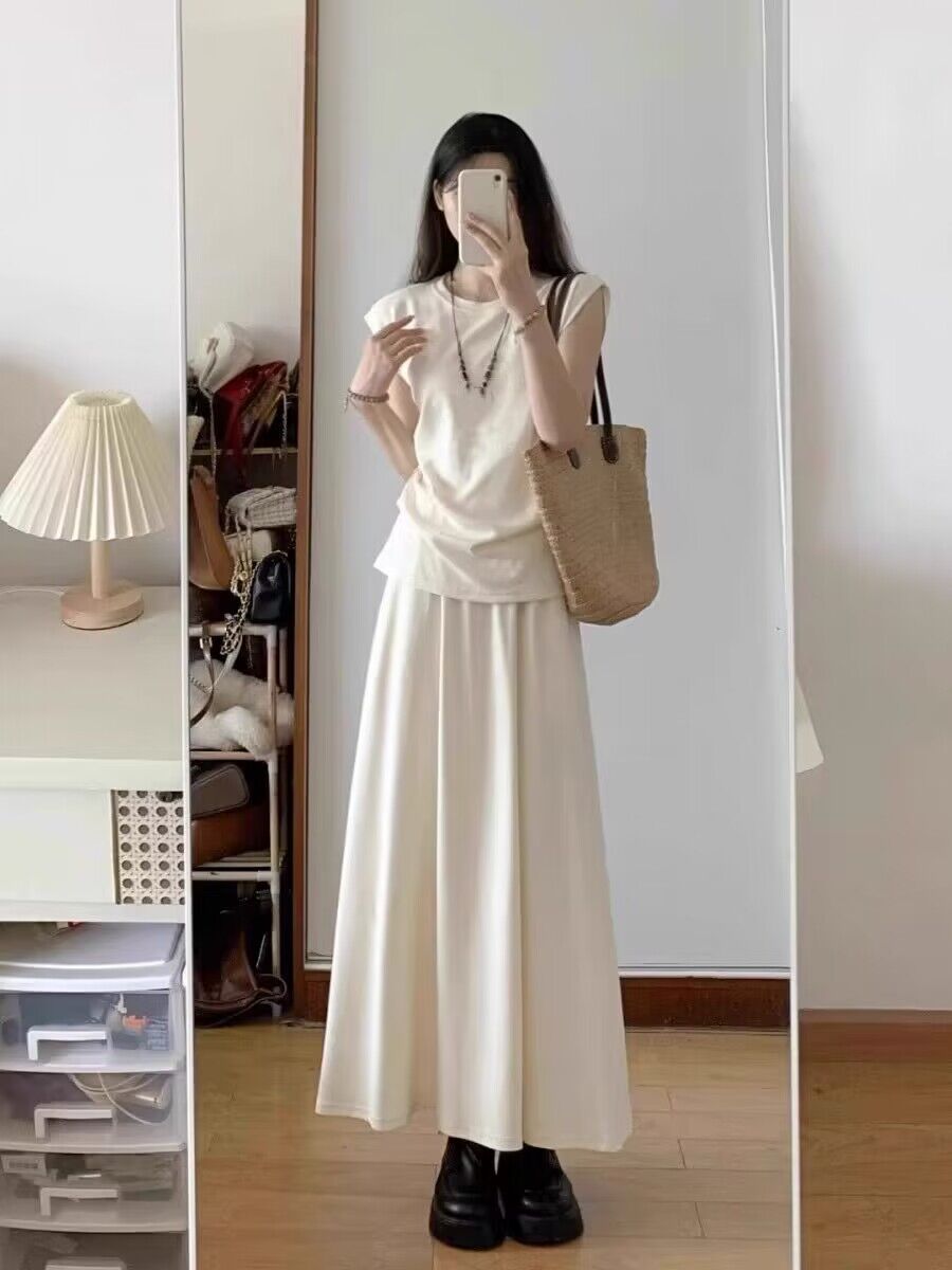 2024 summer clothes with a complete set of fashionable tea-style outfits for small people, casual and high-end slimming two-piece sets for women