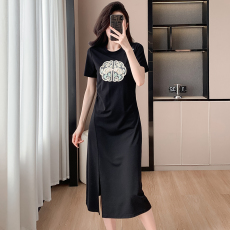 实拍连衣裙盘扣流苏中长款皱褶遮肉显瘦开叉设计感大码T恤裙