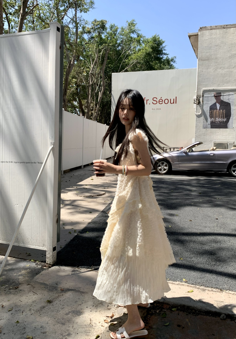 Real shot of Floating Clouds and White Day Lace Dress with Flying Sleeves Cake Dress Square Neck Long Dress