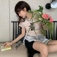 批发实拍 温柔少女感 芭蕾鞋字母印花小众蝴蝶结领百搭<b class='q'>短袖</b>简约T恤