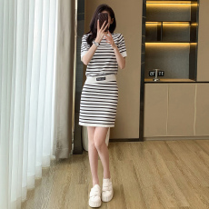 批发气质休闲轻熟风<b class='q'>条纹</b>针织衫<b class='q'>套装</b>夏季新款时尚高腰半身短裙两件套女