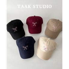 批发小众设计师款蝴蝶结刺绣鸭舌帽可爱软顶棒球帽