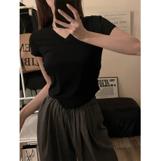 批发40支94棉精梳棉直播品质小个子V领短袖T恤女夏设计感小众短款上衣