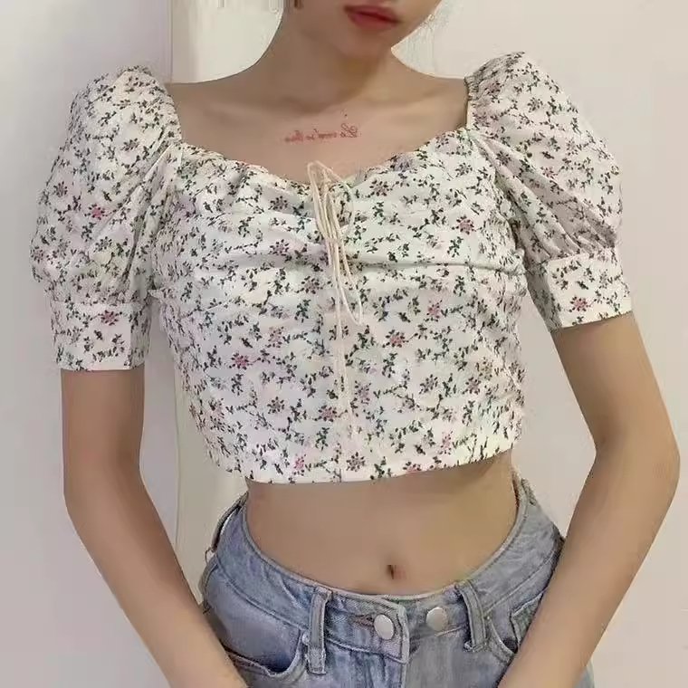 있음 선적 사면 신축 여름 새로운 작은 청신 광장 칼라 꽃무늬 거품 소매 슬림해 보이는 쇼트 스타일 티셔츠 작은 셔츠 여성