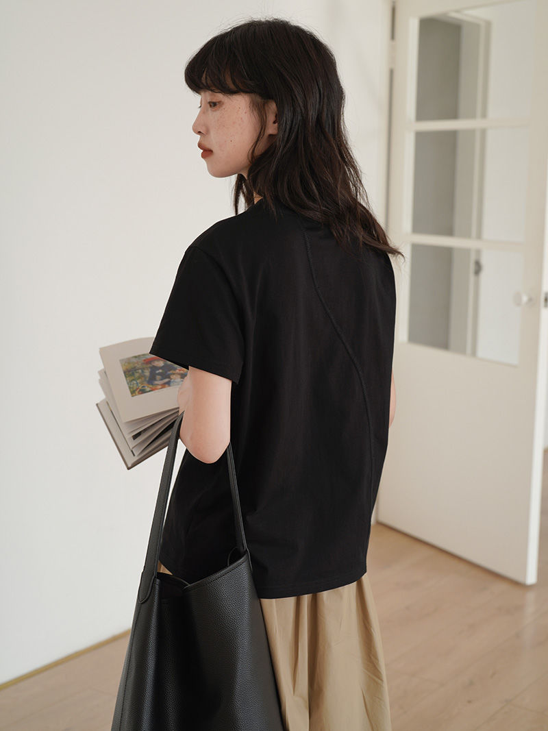 Niche design, right-shoulder, short-sleeved, loose, versatile, versatile T-shirt tops, spring and summer new women's clothing