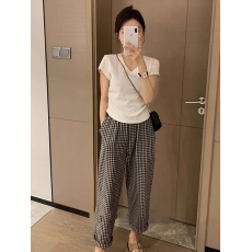 批发40支94棉精梳棉直播品质v领短袖t恤女2024设计感小众显瘦短款上衣