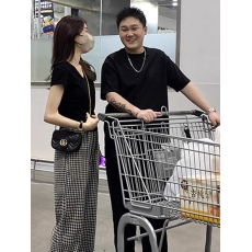 批发40支94棉精梳棉直播品质v领短袖t恤女2024设计感小众显瘦短款上衣