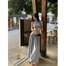 批发实价实拍 韩版<b class='q'>百搭</b>休闲无袖高领修身上衣+垂感半身裙套装