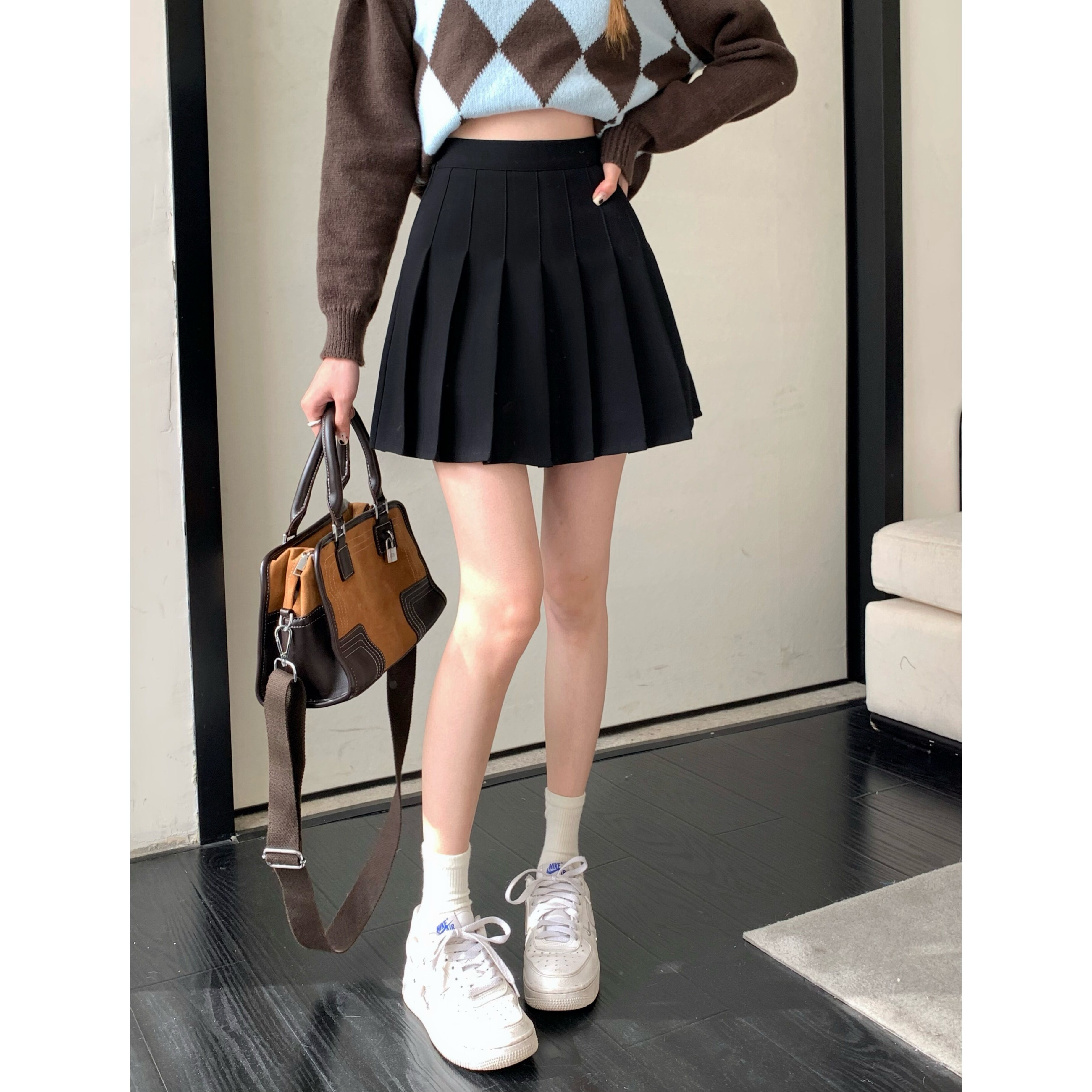 Black pleated skirt women's small A-line skirt short skirt summer new niche high-waist skirt slimming skirt