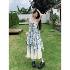 批发甜美森系油画碎花吊带连衣裙<b class='q'>女</b>夏季<b class='q'>新款</b>显瘦度假风拼接假两件裙子