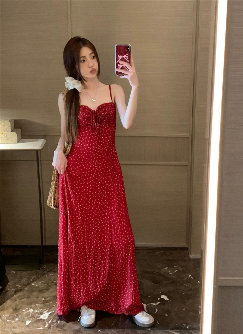 Actual shot and real price Korean style pure lust red floral suspender dress with slimming temperament