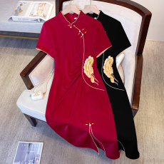 批发实拍大码红色改良<b class='q'>旗袍</b><b class='q'>新款</b>性感复古修身单开叉缎面连衣裙