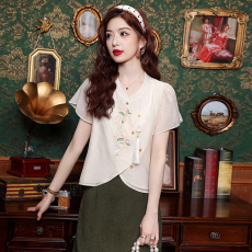 批发实拍2026夏季新款新中式国风绣花小衫宽松短袖不规则盘扣衬衫上衣