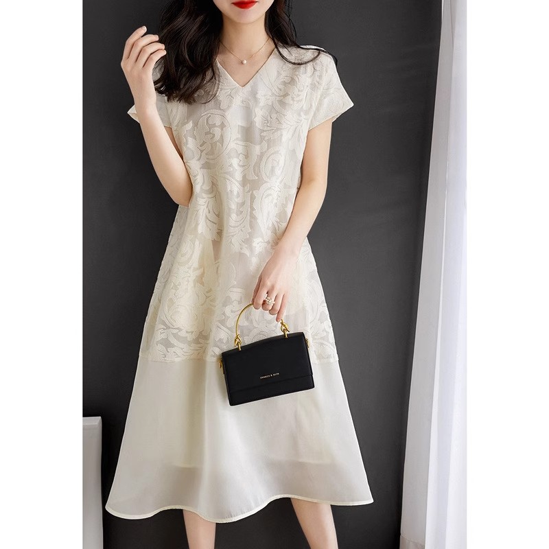 LN20837# 白色蕾丝连衣裙女夏季新款法式复古小众设计高级感气质收腰 服装批发女装批发服饰货源