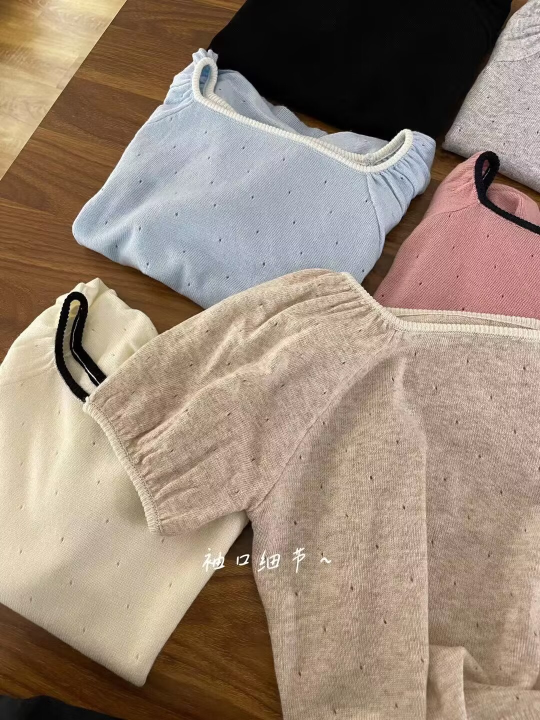 Real shot of French square neck short-sleeved T-shirt for women in summer, slim-fitting bottoming shirt, fashionable age-reducing contrasting color knitted top