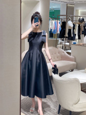 法式赫本风高端精致黑色无袖连衣裙小众设计感夏季2024女新款裙子