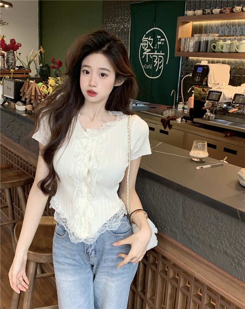 Real shot ~ Gentle style lace short-sleeved sweater, sweet hot girl design, slim short top