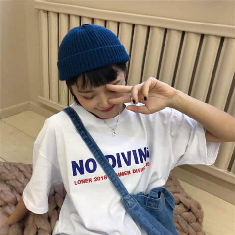 있음 선적 새로운 한국 스타일 학생 알파벳 화이트 반팔 반소매 티셔츠 여성 ins 트렌디 학원 스타일 루즈핏 맨위