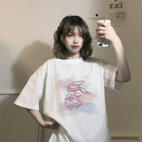 있음 선적 원본 한국 스타일 여름 인터넷 유명인 슈퍼 화재 애니메이션 프린트 하라주쿠 스타일 검정색 반팔 티셔츠 맨위 여성 트렌디
