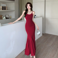 批发2026春夏新款步步生莲氛围感褶皱收腰包臀吊带<b class='q'>连衣裙</b>鱼尾长裙气质