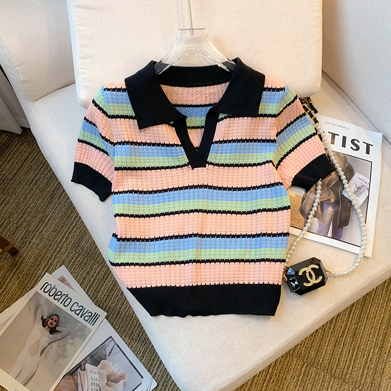 실사 대 물품 2026 여름 새로운 디자인 센스 무지개 스트라이프 POLO 칼라 티셔츠 얇은 스타일 얼음 실크 니트 여성