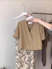 韩系小众设计感v领短袖西装外套女高级感气质宽松别致短款开衫夏