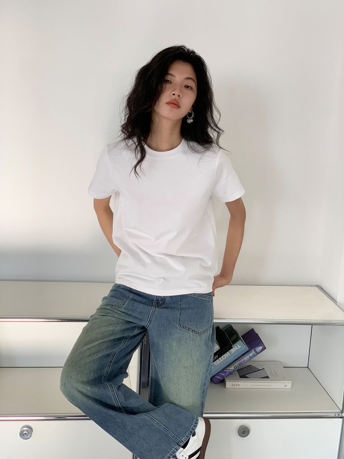 White right-shoulder short-sleeved loose versatile casual T-shirt for women spring and summer new style simple outer top trendy