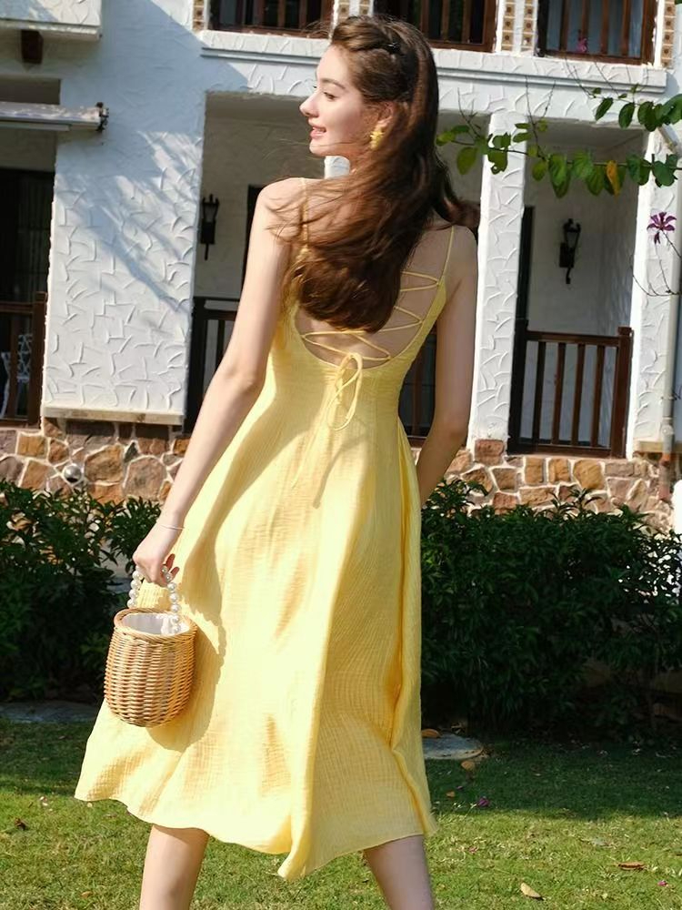 French backless sexy yellow suspender dress 2024 summer new style waist-striped long skirt