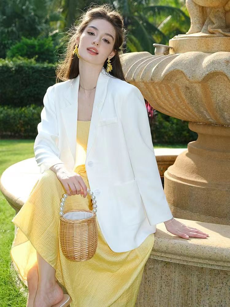 French backless sexy yellow suspender dress 2024 summer new style waist-striped long skirt