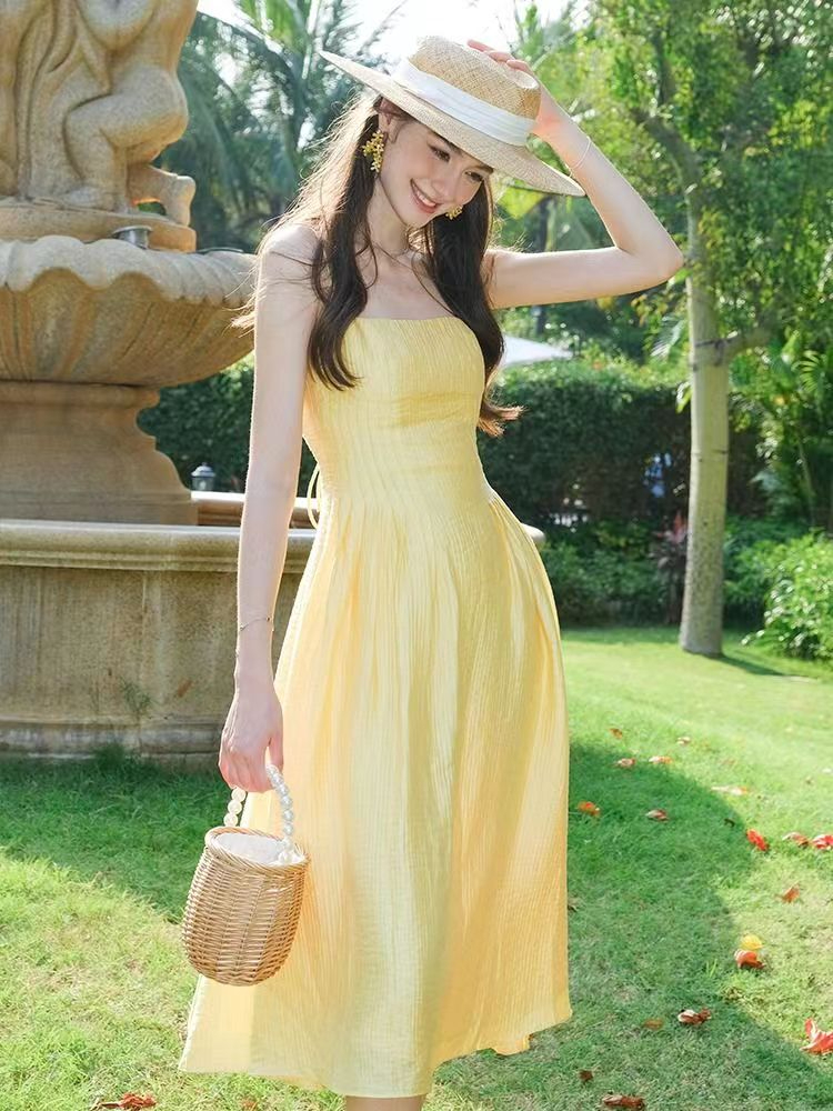 French backless sexy yellow suspender dress 2024 summer new style waist-striped long skirt