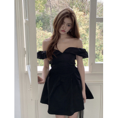 批发实拍2026夏装新款设计感法式<b class='q'>连衣裙</b>女一字肩白气质初恋蓬蓬短裙子