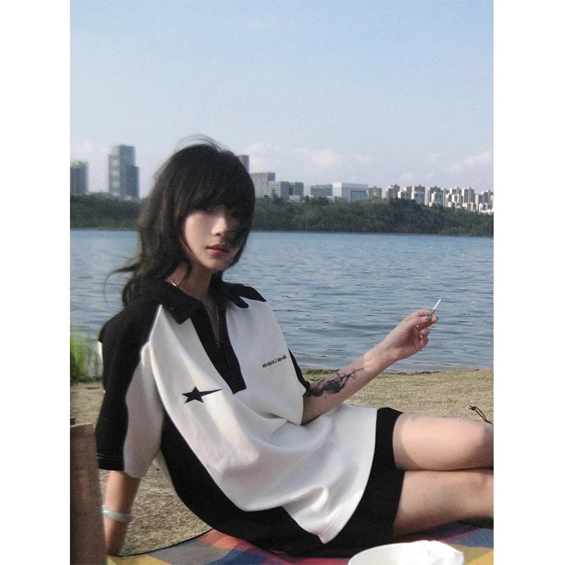 Cool girls in summer wear match a set of Hong Kong style retro chic Yujie street tops and skirts two-piece set