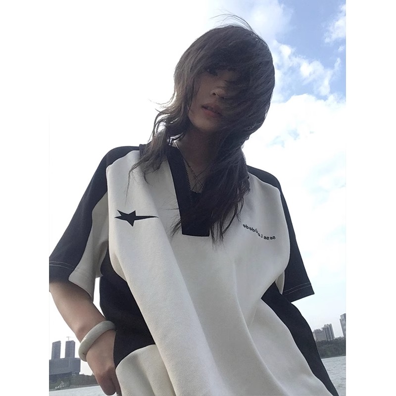 Cool girls in summer wear match a set of Hong Kong style retro chic Yujie street tops and skirts two-piece set