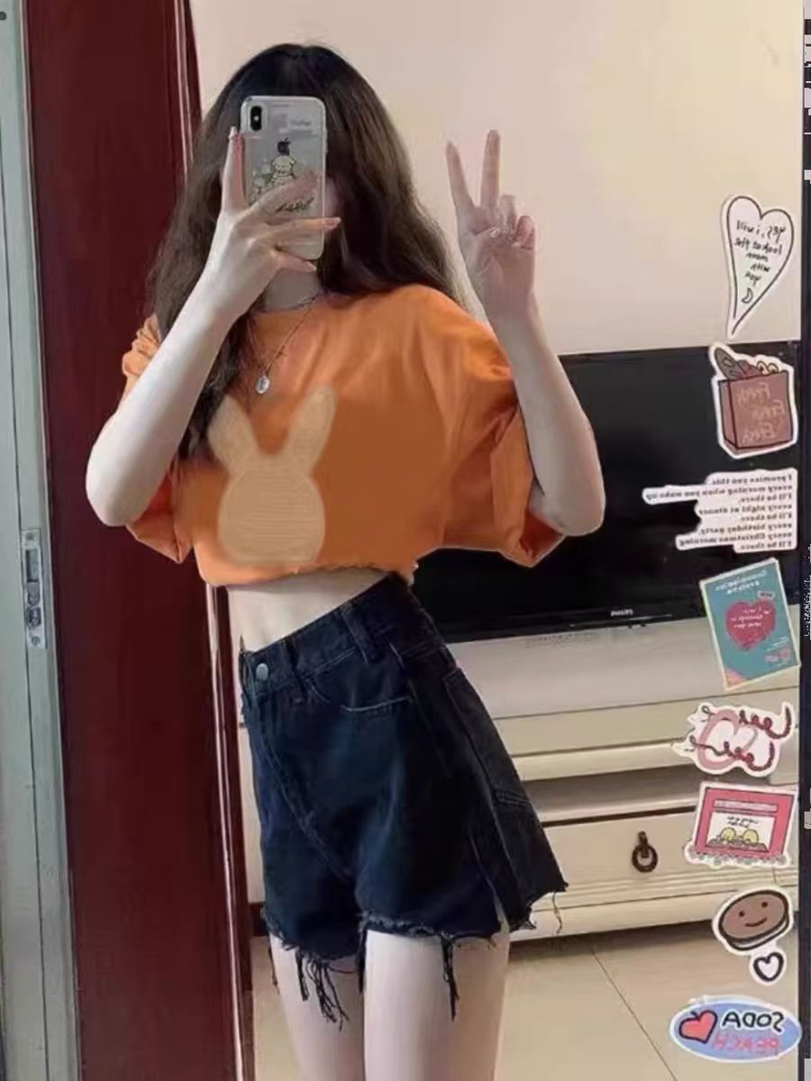 New loose shoulder T-shirt women's bottoming shirt short-sleeved top sweet and spicy style two-piece set with denim shorts