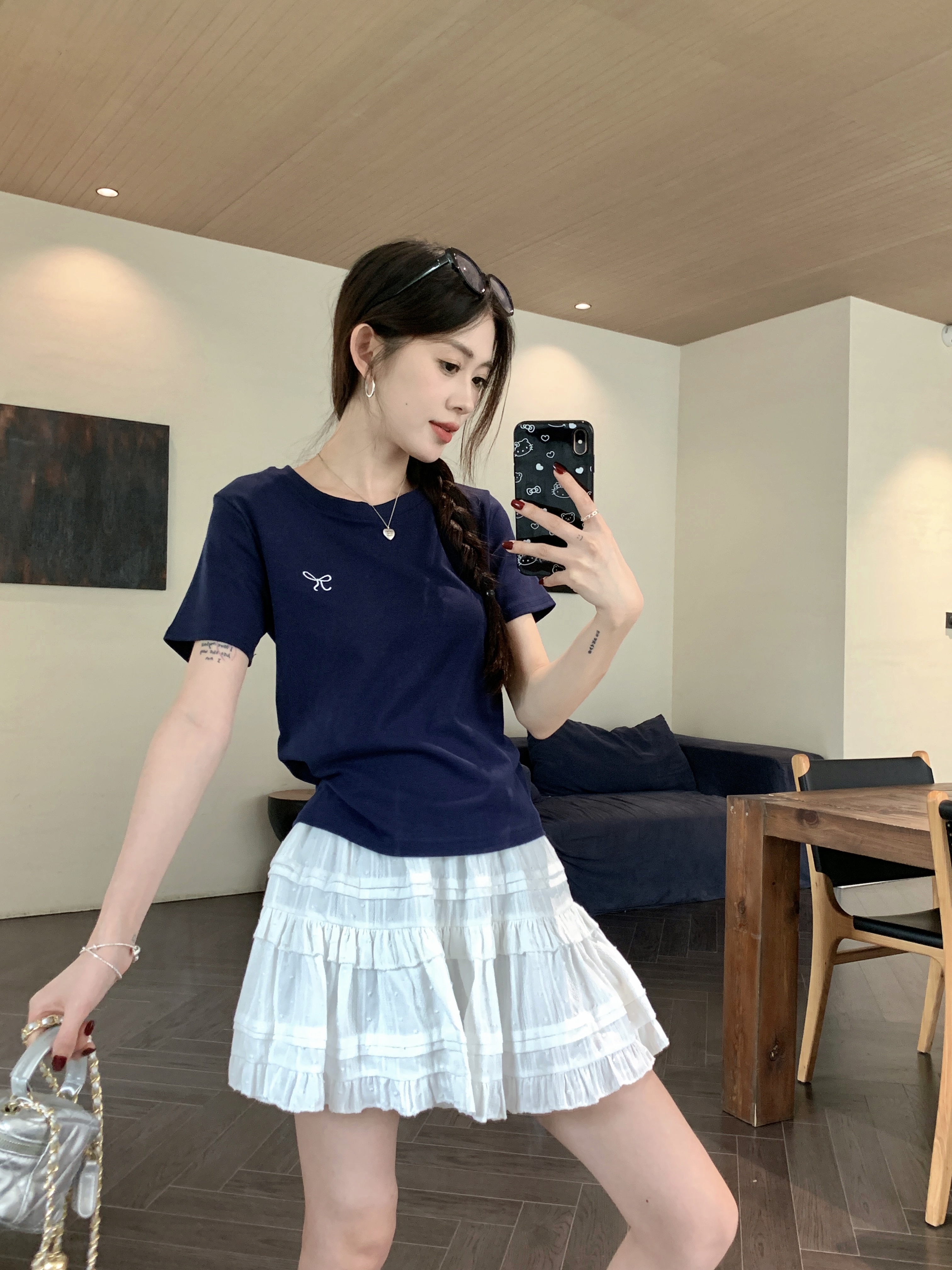 Real shot of niche bow embroidered short-sleeved T-shirt women's summer slim-fit shoulder top for small people to reduce age.