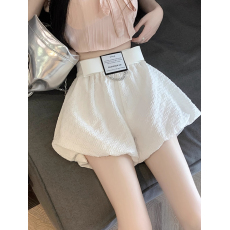 批发白色花苞短裤女夏季2024新款小个子高腰显瘦休闲垂感阔腿a字热裤