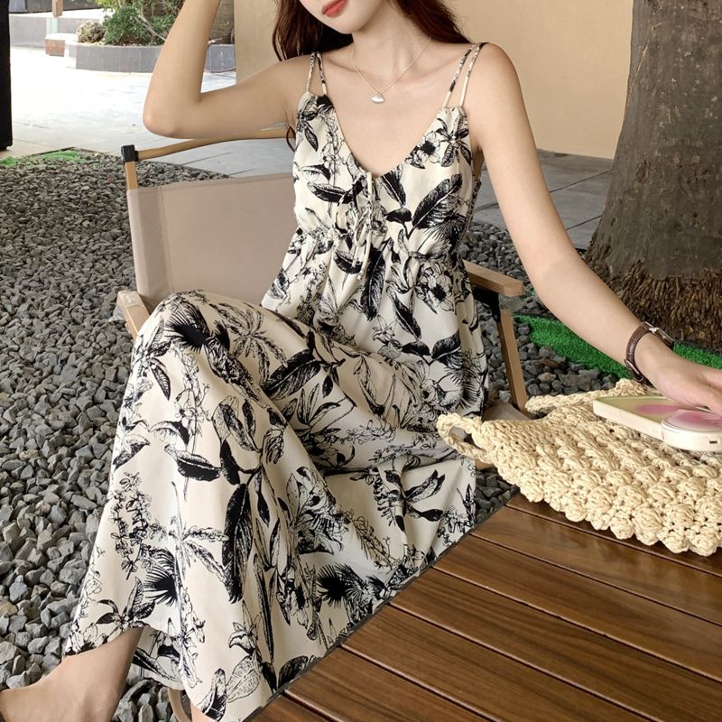 Real stock, real price, suspender skirt, sweet ink painting, V-neck, refreshing and chic, lazy style floral dress
