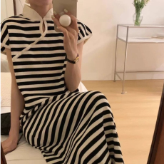 批发撞色条纹直筒宽松无袖<b class='q'>连衣裙</b>夏季新款旗袍领洋气显瘦开叉针织裙女