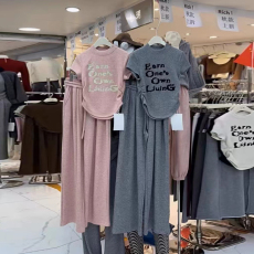 批发2025秋冬新款圆领<b class='q'>短袖</b>褶皱印花上衣+垂感阔腿休闲裤时尚两件套女