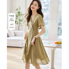 批发新中式气质天丝肌理显瘦<b class='q'>连衣裙</b>2026夏新款盘扣泡泡袖长裙