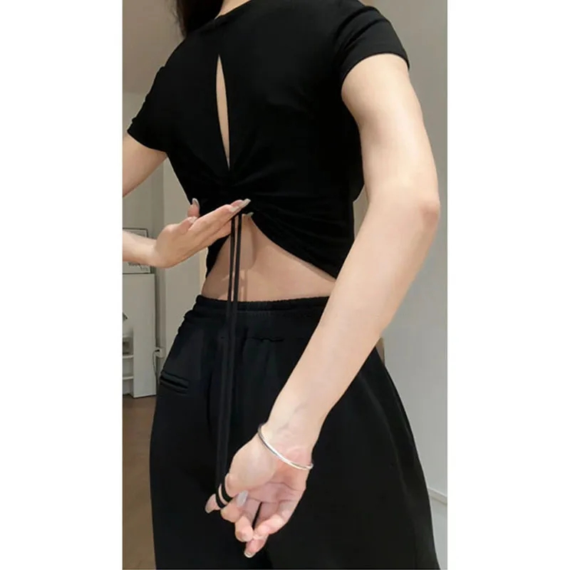 있음 선적 긍정적 인 어깨 작은 대중 펌프 로프 백리스 순수한 욕망 바람 홀로우 아웃 반팔 티셔츠 여름 새로운 핫걸 쇼트 스타일 맨위