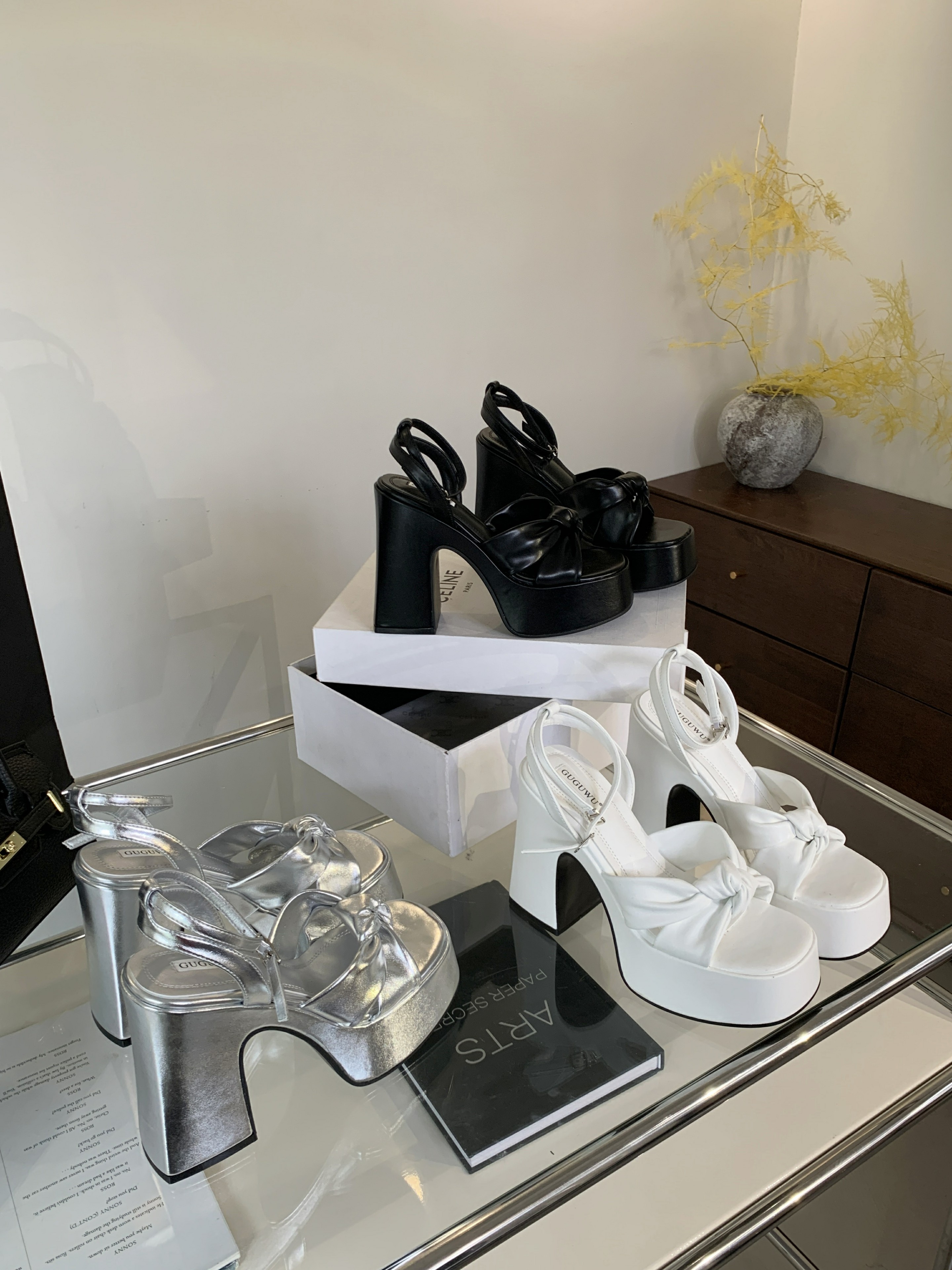 时尚厚底罗马凉鞋女2024夏新款镂空一字带露趾银色粗高跟时装凉鞋