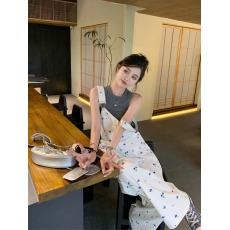 批发实拍小众设计打底背心+韩系<b class='q'>碎花</b>高腰宽松夏季休闲背带裤